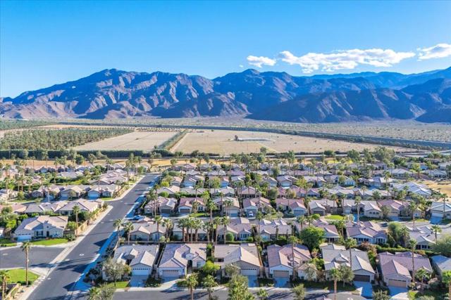 81485 Golden Poppy Way, La Quinta CA: https://media.crmls.org/mediaz/d79e925d-c73b-4175-a80e-4051903b6c4e.jpg