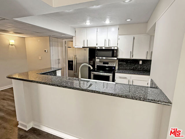 23401 Park Sorrento, Calabasas CA: https://media.crmls.org/mediaz/d79ecbf8-9b97-4228-88ab-e3b0b19c737b.jpg