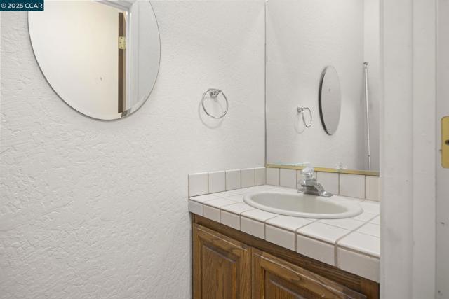 1383 Alvarado Rd, Berkeley CA: https://media.crmls.org/mediaz/d79f5e93-4b66-46dd-9533-c2272b798a10.jpg