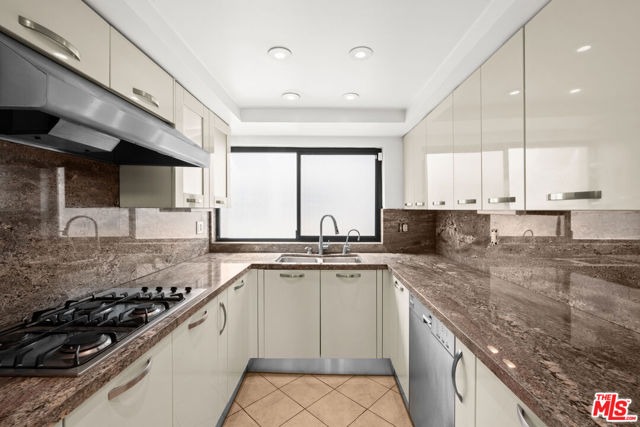 357 S El Camino Drive, Beverly Hills CA: https://media.crmls.org/mediaz/d79f756a-0fce-4094-b855-6f070bde5962.jpg