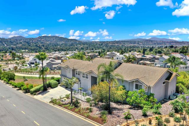 17342 Tam O Shanter Dr, Poway CA: https://media.crmls.org/mediaz/d79fd86b-c692-4d57-bfa2-23ed91cd3afa.jpg