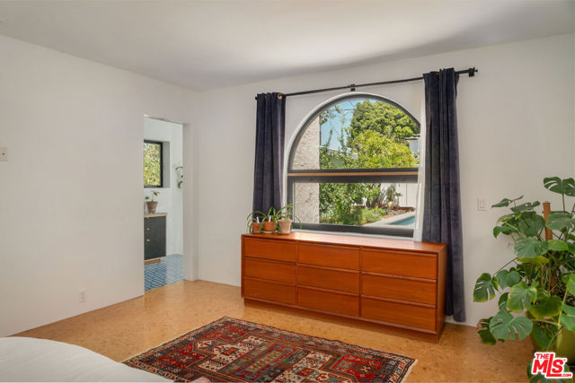 630 N Alta Vista Boulevard, Los Angeles CA: https://media.crmls.org/mediaz/d7a06eb9-a066-4262-91c9-9634e2c6dfca.jpg