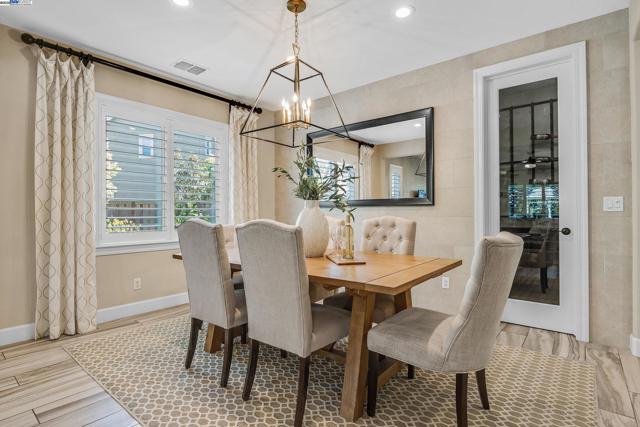 3838 Santa Fe Lane, Tracy CA: https://media.crmls.org/mediaz/d7a0a4fa-2074-4805-96d7-9e7fa1dd5b27.jpg