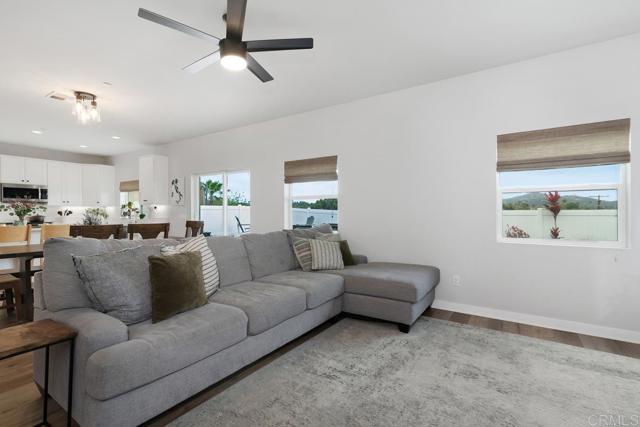 1643 Raecorte Place, Escondido CA: https://media.crmls.org/mediaz/d7a166ef-5fa3-4227-a09f-0487fb3c729c.jpg