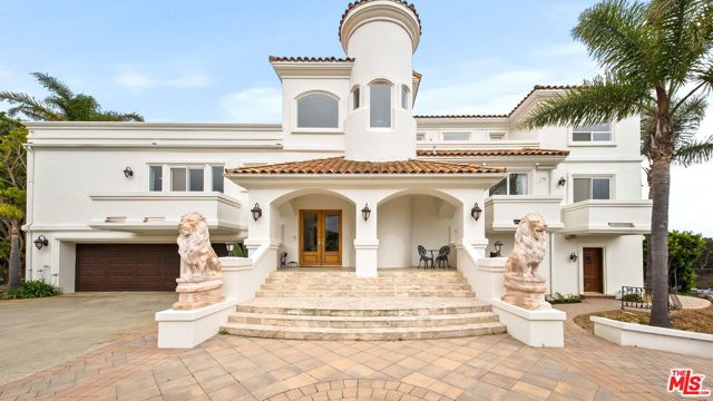 6400 Kanan Dume Road, Malibu CA: https://media.crmls.org/mediaz/d7a1c7a5-de79-4bc7-bf6b-e96fd4b5eee5.jpg