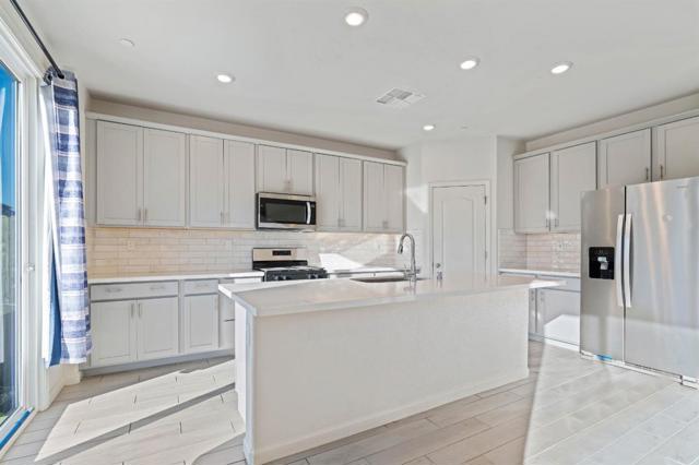 10190 Ashlar, Elk Grove CA: https://media.crmls.org/mediaz/d7a1e2ed-2255-4fd6-93d5-da22534182e3.jpg