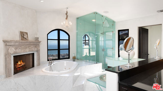 23806 Malibu Crest Drive, Malibu CA: https://media.crmls.org/mediaz/d7a1f35f-c1b6-4e29-a95f-6ac76b4607ba.jpg