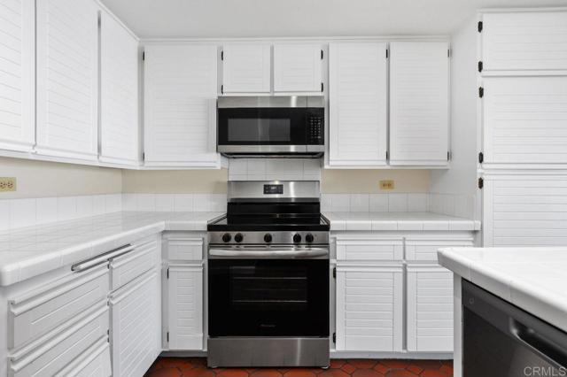 Detail Gallery Image 9 of 45 For 1200 Harbor Dr 16b,  Oceanside,  CA 92054 - 2 Beds | 2 Baths