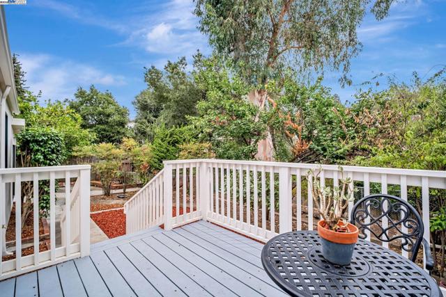 18760 Sandy Rd, Castro Valley CA: https://media.crmls.org/mediaz/d7a28ce6-d075-4eee-b8ad-8fcdbe5f8cfb.jpg