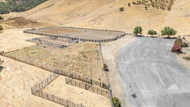 275 Nicholson Drive, Hollister CA: https://media.crmls.org/mediaz/d7a2a542-cb1f-4208-ad3d-bf6a3da19c53.jpg