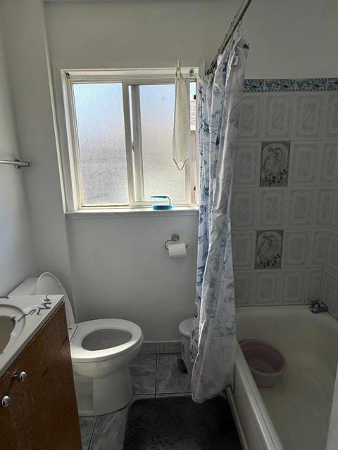 10507 Russet Street, Oakland CA: https://media.crmls.org/mediaz/d7a2b4cd-6085-4784-8cef-f9703b218aea.jpg