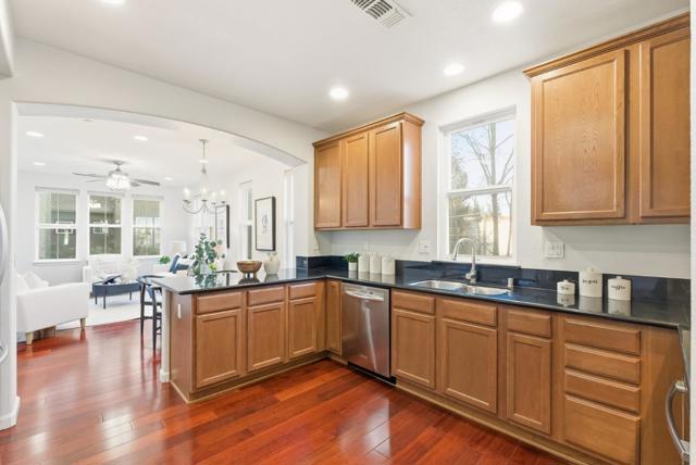 203 Peppermint Tree Terrace, Sunnyvale CA: https://media.crmls.org/mediaz/d7a2c05a-1d33-46bf-892e-7536a081f541.jpg