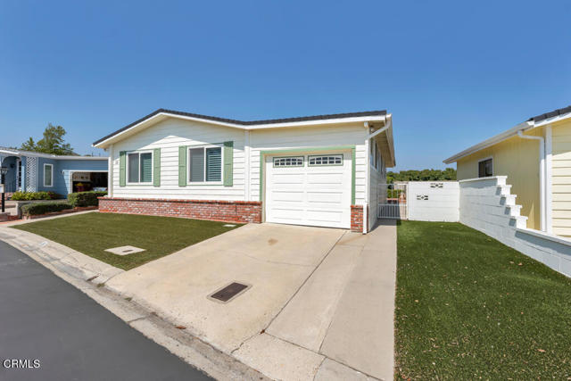 975 W Telegraph Road, Santa Paula CA: https://media.crmls.org/mediaz/d7a323bc-744c-4c2c-8183-c778ca37b438.jpg