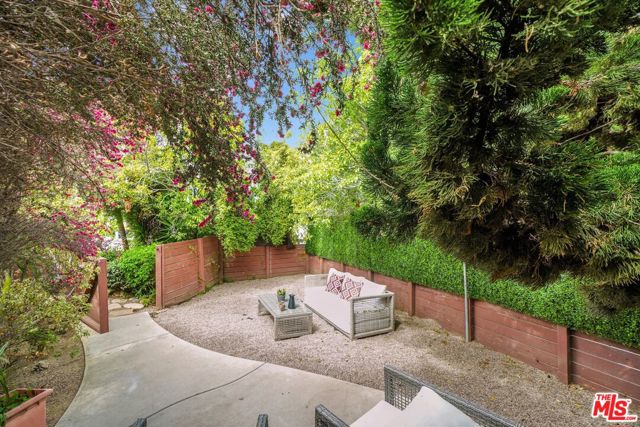 828 Hill Street, Santa Monica CA: https://media.crmls.org/mediaz/d7a33404-0df1-435a-830e-01f373d30c09.jpg