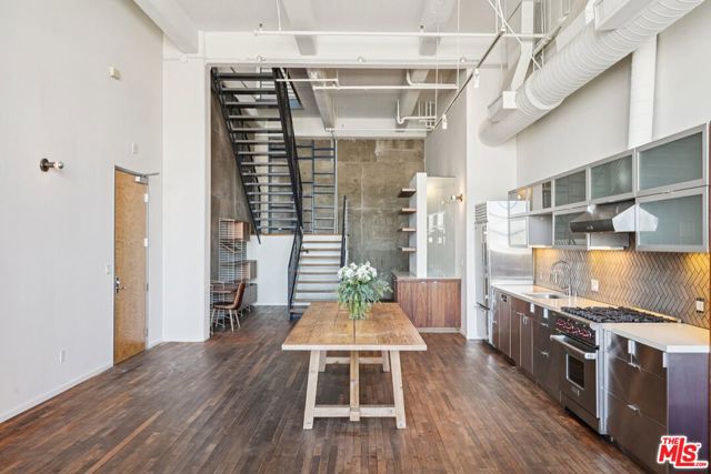1850 Industrial Street, Los Angeles CA: https://media.crmls.org/mediaz/d7a3e579-a030-417c-ae32-bf16626835a2.jpg