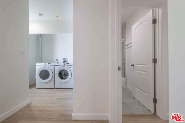 2103 S Burnside Avenue, Los Angeles CA: https://media.crmls.org/mediaz/d7a3fad5-2c83-47d8-8439-2f1cb0764197.jpg