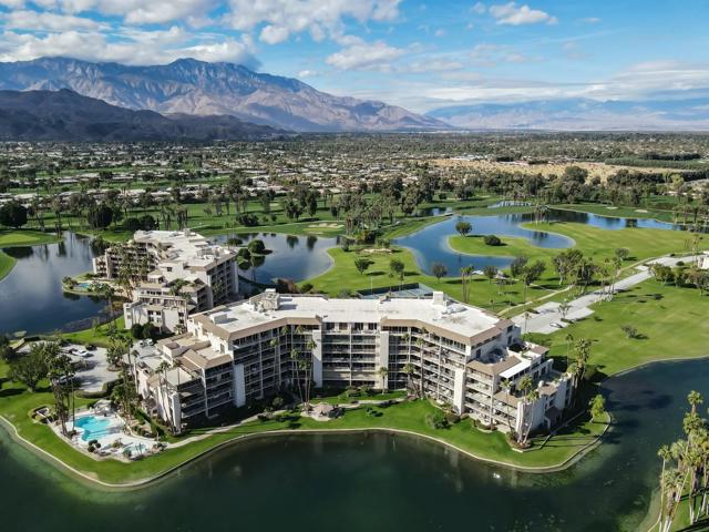 900 Island Drive, Rancho Mirage CA: https://media.crmls.org/mediaz/d7a40efc-7ba6-4234-9910-b8b1c5e77d02.jpg