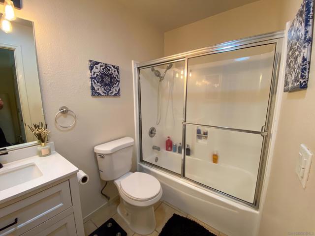 Image 11 of 17 For 2616 Alpine Blvd 7