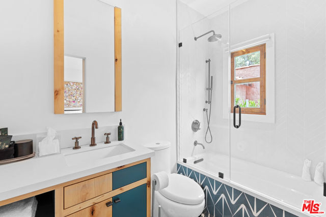 455 N Crescent Heights Boulevard, Los Angeles CA: https://media.crmls.org/mediaz/d7a48262-e04a-4293-aa89-6296e30ecc15.jpg