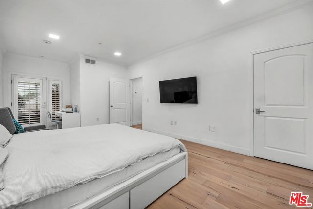 214 S Alexandria Avenue, Los Angeles CA: https://media.crmls.org/mediaz/d7a5898e-3102-4cdf-ae73-143a56848d28.jpg