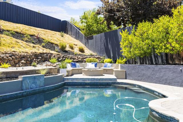 4149 Moselle Ct, Pleasanton CA: https://media.crmls.org/mediaz/d7a6393b-c7ed-4a83-a91c-7c2b13a4bc97.jpg