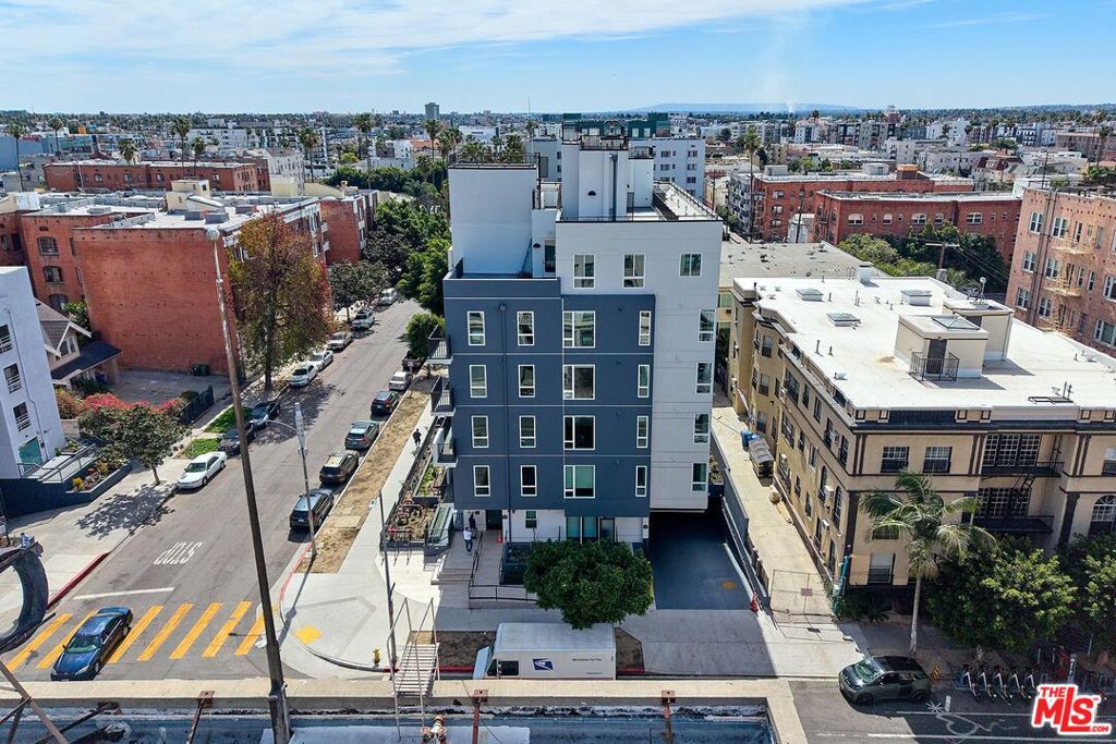 707 S Berendo Street #203
