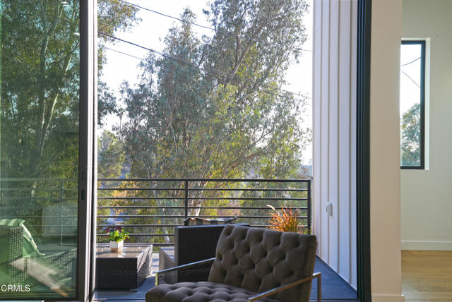 Detail Gallery Image 7 of 38 For 6561 Pickwick St, Los Angeles,  CA 90042 - 3 Beds | 3/1 Baths