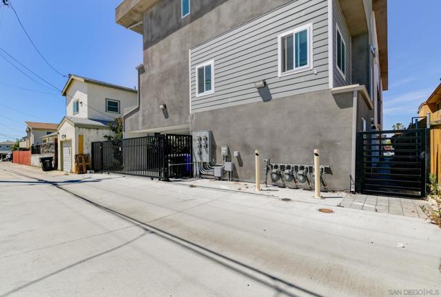 3739 31St St, San Diego CA: https://media.crmls.org/mediaz/d7a7d2f3-b5b9-4864-843d-fe4762cbf9f5.jpg