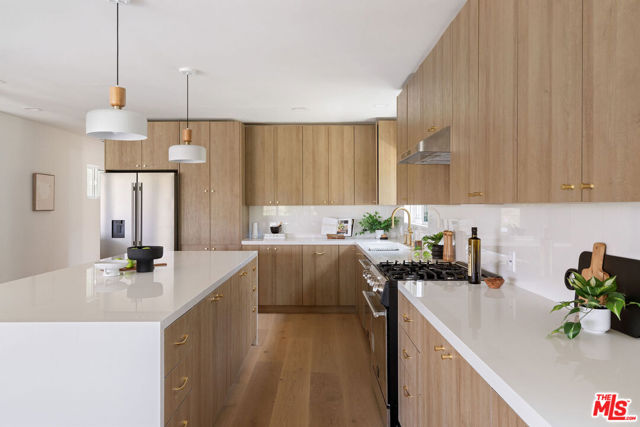 4731 Don Miguel Drive, Los Angeles CA: https://media.crmls.org/mediaz/d7a7e3bc-2fb0-429d-a75b-6b8d00f3c43c.jpg