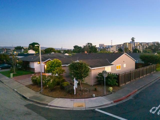 626 Harvester Drive, Foster City CA: https://media.crmls.org/mediaz/d7a7e83d-7f04-4fc1-aec1-56a1b19ed28c.jpg