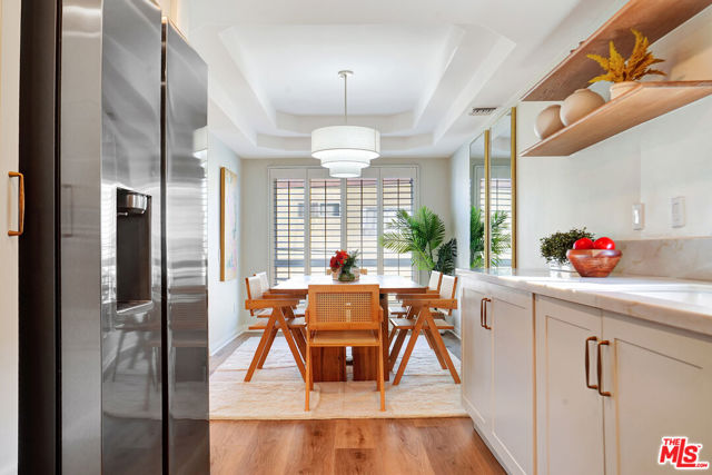 11690 Montana Avenue, Los Angeles CA: https://media.crmls.org/mediaz/d7a7fbe5-ea7f-4778-816a-baa048b2656e.jpg