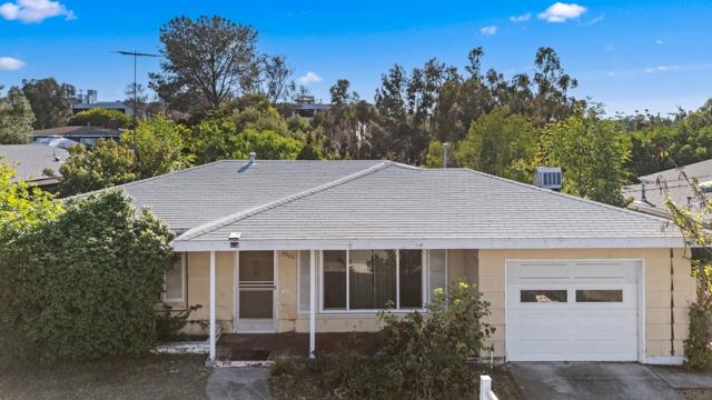 5220 E Falls View, San Diego CA: https://media.crmls.org/mediaz/d7a838d3-b61a-4af6-b073-da906b410f62.jpg