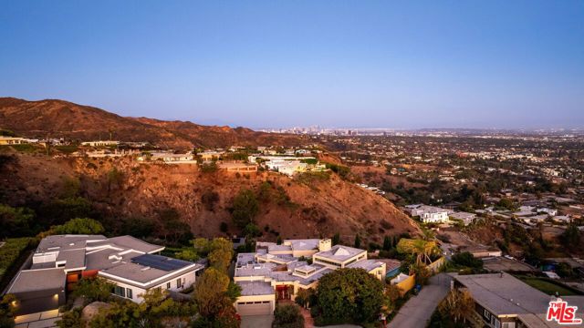 Drew Fenton | 1058 Vista Grande Drive Pacific Palisades CA | MLS: 7137758