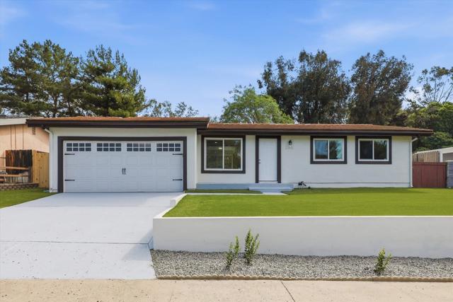 Detail Gallery Image 3 of 28 For 13641 Carriage Rd, Poway,  CA 92064 - 3 Beds | 2 Baths