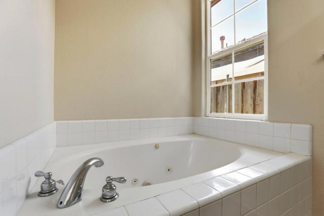 Image 32 of 44 For 631 Elm Avenue