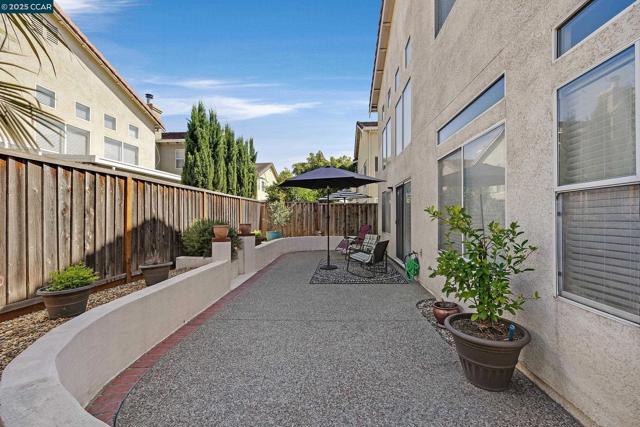 967 Heather Ln, San Lorenzo CA: https://media.crmls.org/mediaz/d7a969ef-639c-4006-a860-f9bc6635454b.jpg