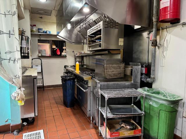 1688 1688 Decoto Road, Union City CA: https://media.crmls.org/mediaz/d7a96fdd-6358-4838-8047-3a5fa7965a90.jpg