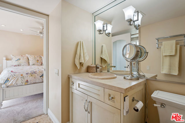 23306 Park Hacienda, Calabasas CA: https://media.crmls.org/mediaz/d7a996b7-eabb-4d52-b20b-9245ef43d7ee.jpg