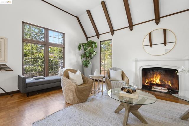 1048 Annerley Rd, Oakland CA: https://media.crmls.org/mediaz/d7a9e17f-79d1-4bce-8dca-fac8ba388938.jpg
