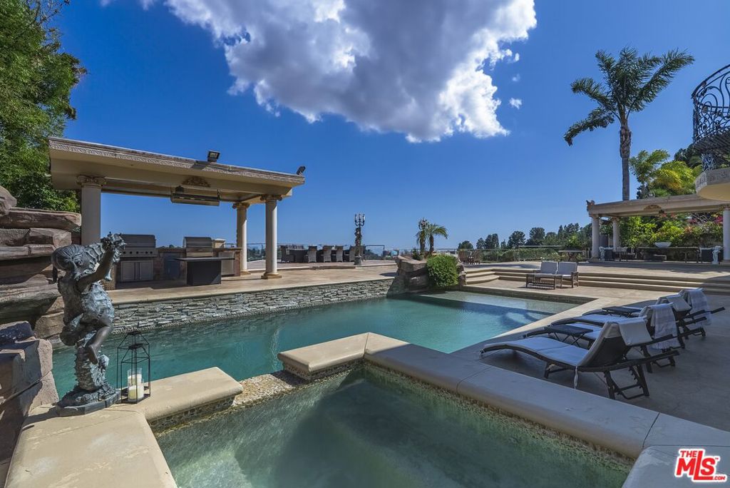 2716 Casiano Road