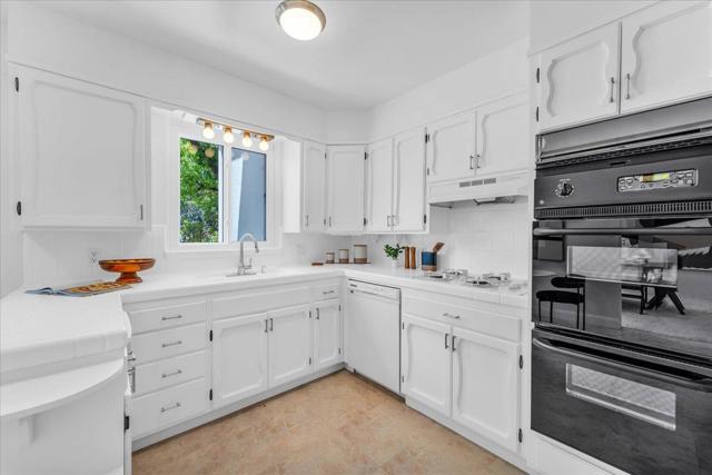 526 Sylvan Avenue, San Mateo CA: https://media.crmls.org/mediaz/d7aa66e6-bc64-4204-aa0a-1afd442676b6.jpg