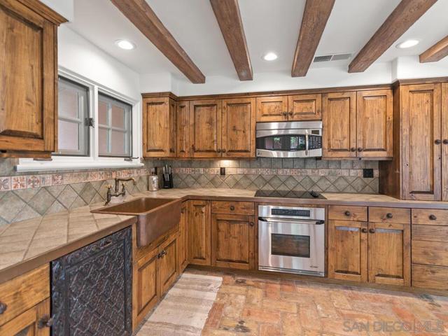 17116 Paseo Hermosa, Rancho Santa Fe CA: https://media.crmls.org/mediaz/d7aa6cd2-0421-4340-94e5-461acbc47407.jpg