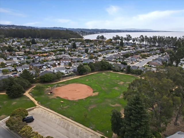 621 Monterey Avenue, Capitola CA: https://media.crmls.org/mediaz/d7aad4e7-4f2b-4085-aaf2-8797a100eb1d.jpg