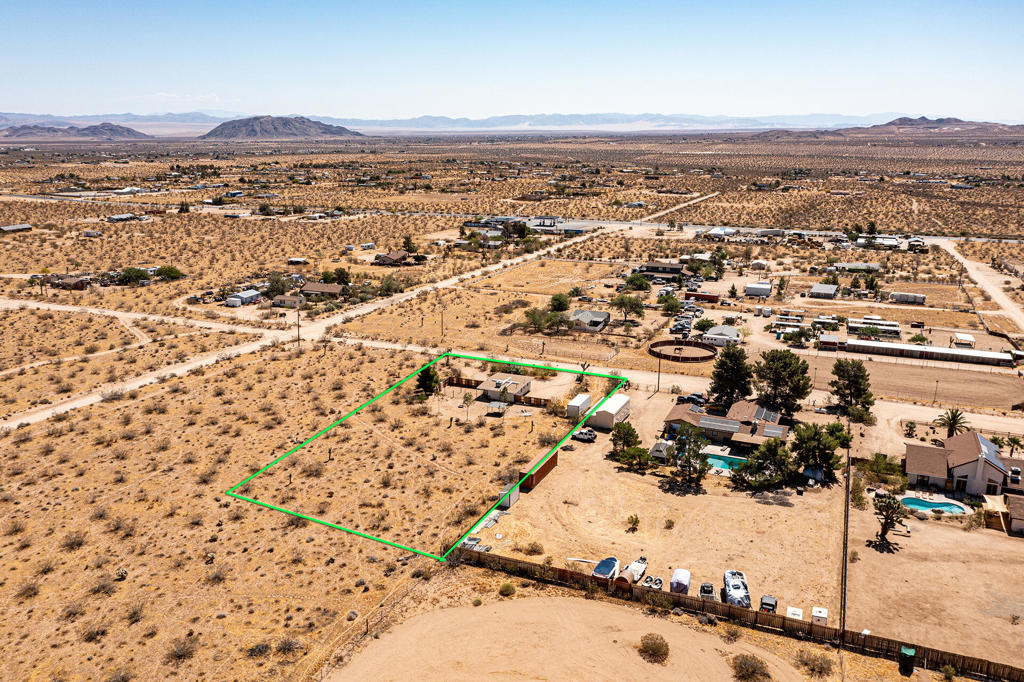 https://media.crmls.org/mediaz/d7ab708a-037c-40a5-9276-c69a539b5e68.jpg?preset=X-Large