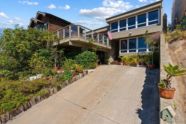13635 Pine Needles, Del Mar CA: https://media.crmls.org/mediaz/d7ab8dcd-c091-46ae-9ac2-348e2e8746df.jpg