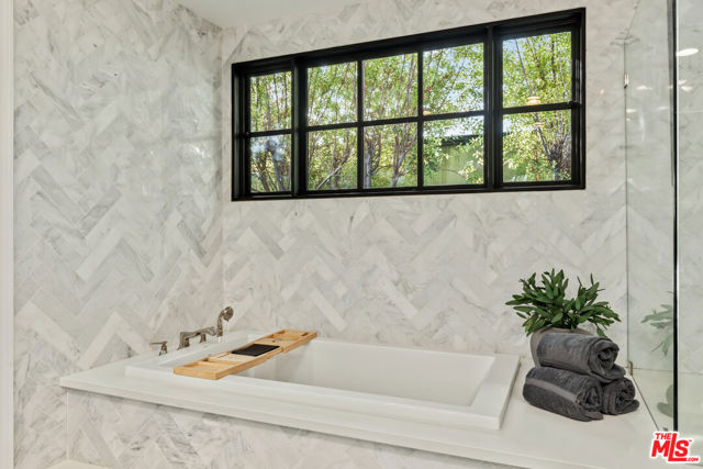 3159 Thatcher Avenue, Marina del Rey CA: https://media.crmls.org/mediaz/d7abd2e6-bfc3-408d-a0ac-ae5757c60c0e.jpg