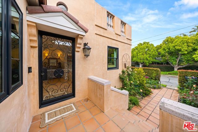 305 E Islay Street, Santa Barbara CA: https://media.crmls.org/mediaz/d7abe635-47cc-4a01-b664-a40ed9ee458a.jpg