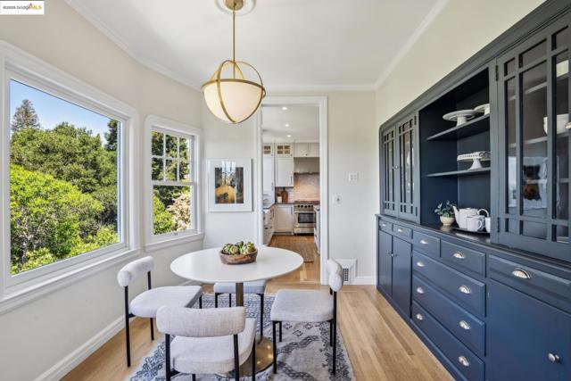 6051 MARGARIDO Dr, Oakland CA: https://media.crmls.org/mediaz/d7abf55c-ab6a-4082-be42-19793eb24070.jpg