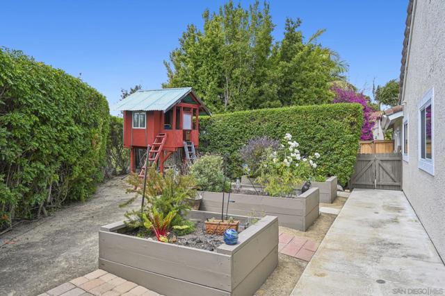 602 HOLLYRIDGE DRIVE, Encinitas CA: https://media.crmls.org/mediaz/d7ac0060-4c76-4078-903e-c165a705291c.jpg