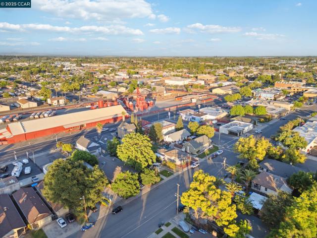 325 N 3rd Ave, Oakdale CA: https://media.crmls.org/mediaz/d7ad1ed9-b174-4352-a4c8-3fe0fcdd343a.jpg